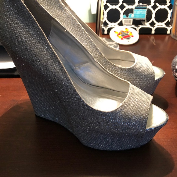 Shoes - Silver heels